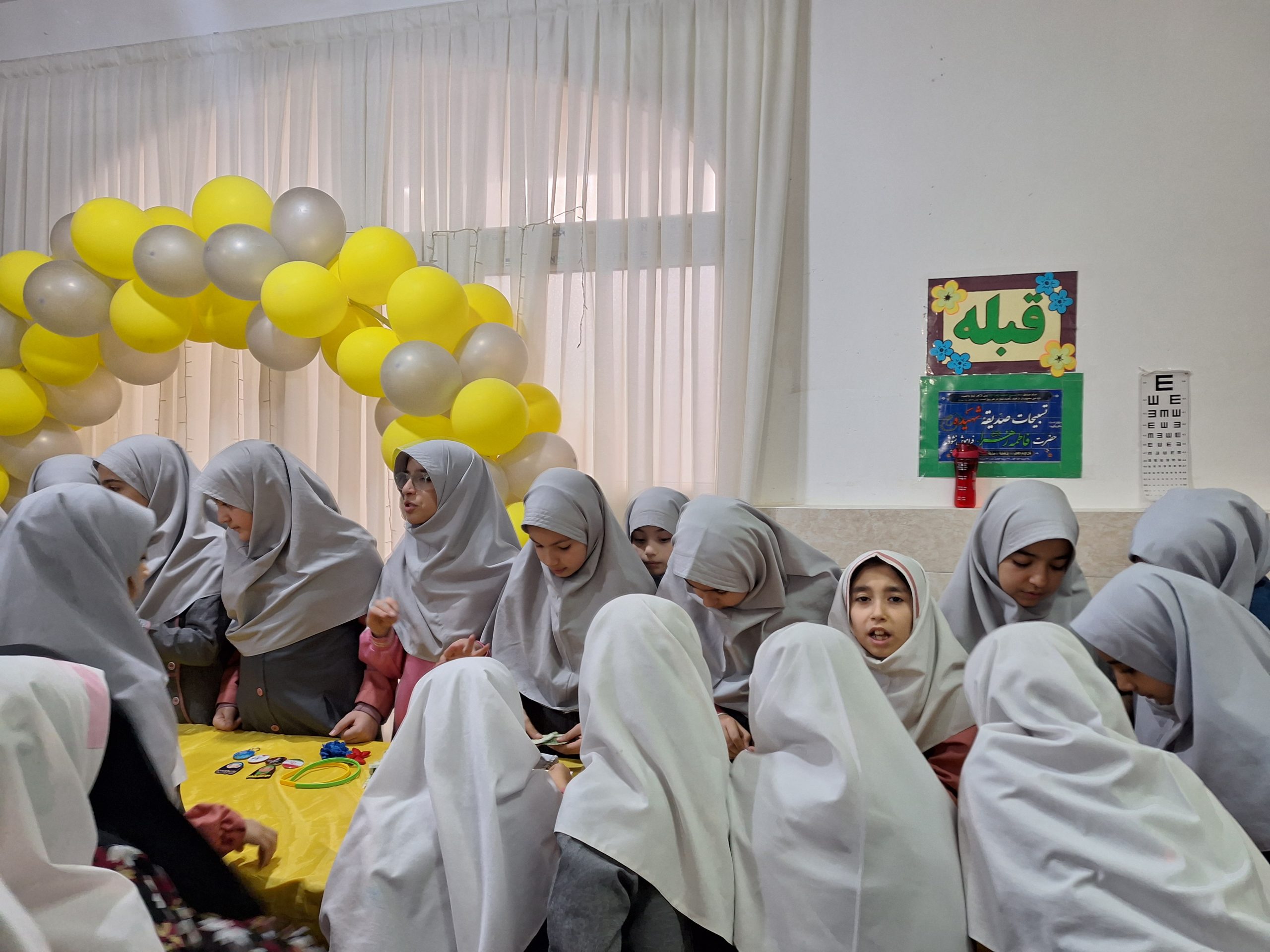 گزارش تصویری جشن دخترانه دهه فجر دبستان فاطمه الزهرا